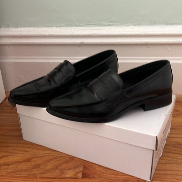 Steve Madden Pointed Toe Penny Loafer size 7 - Picture 4 of 6